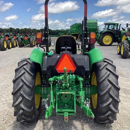 Image of John Deere 5060E equipment image 4