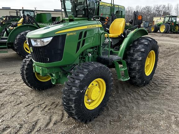 Image of John Deere 5060E equipment image 2