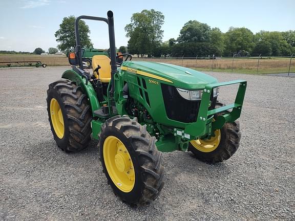Image of John Deere 5060E equipment image 2