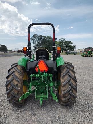 Image of John Deere 5060E equipment image 1