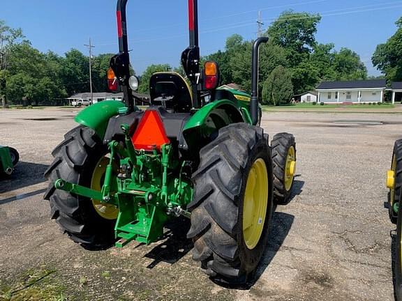 Image of John Deere 5060E equipment image 4