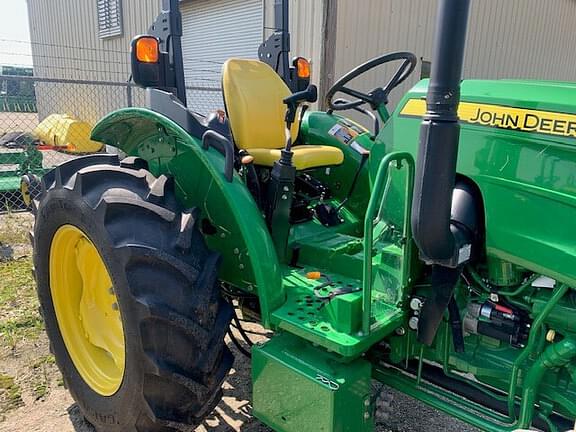 Image of John Deere 5060E equipment image 3