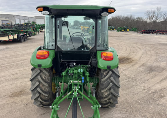 Image of John Deere 5060E equipment image 4