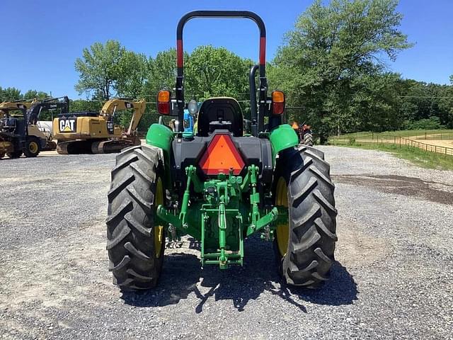 Image of John Deere 5060E equipment image 4