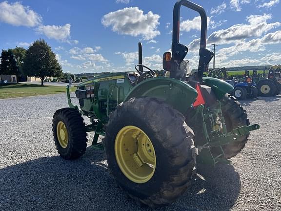 Image of John Deere 5067E equipment image 4