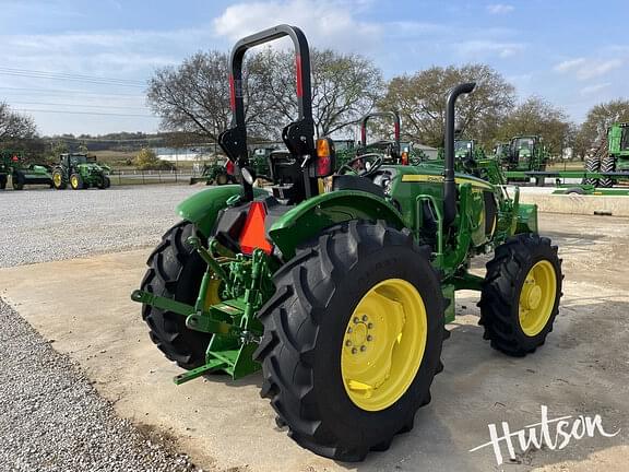 Image of John Deere 5067E equipment image 4