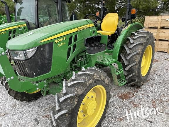 Image of John Deere 5067E equipment image 3