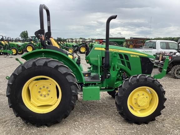 Image of John Deere 5067E equipment image 3