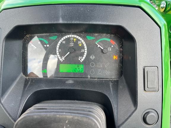 Image of John Deere 5067E equipment image 4