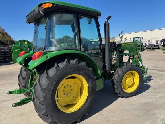 Image of John Deere 5067E equipment image 4