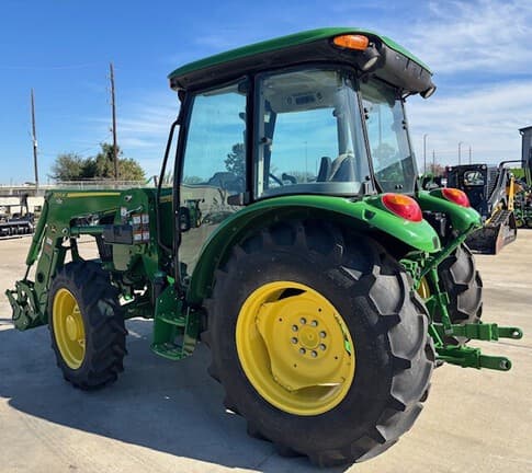 Image of John Deere 5067E equipment image 3