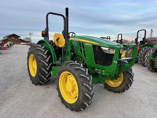 Image of John Deere 5067E equipment image 3