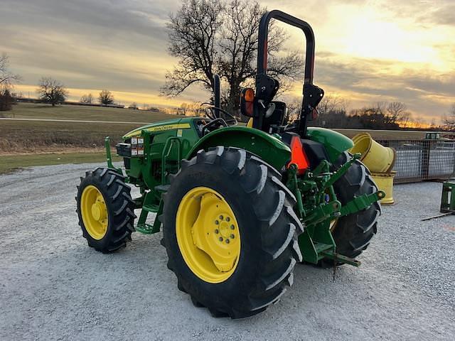 Image of John Deere 5067E equipment image 4