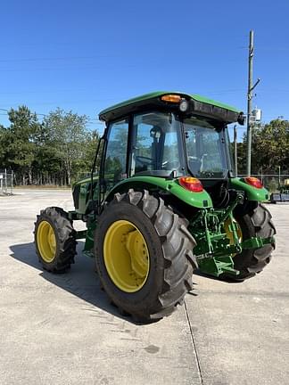 Image of John Deere 5067E equipment image 2