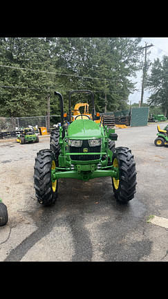 Image of John Deere 5067E equipment image 4