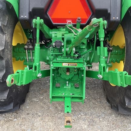 Image of John Deere 5067E equipment image 3