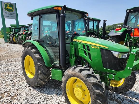 Image of John Deere 5067E equipment image 2