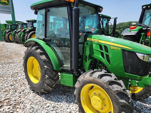 Image of John Deere 5067E equipment image 3