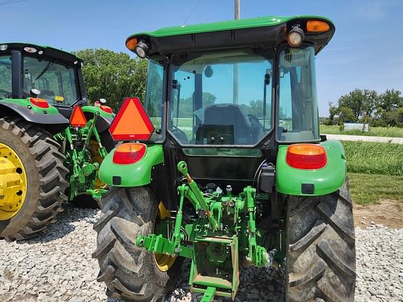 Image of John Deere 5067E equipment image 4
