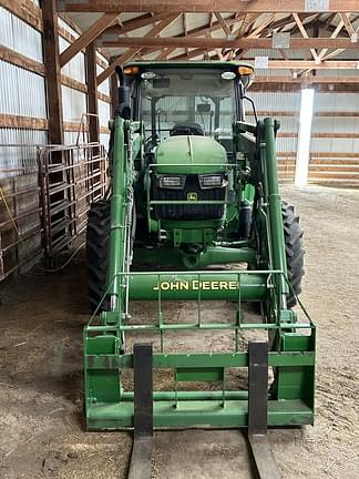 Image of John Deere 5067E equipment image 1