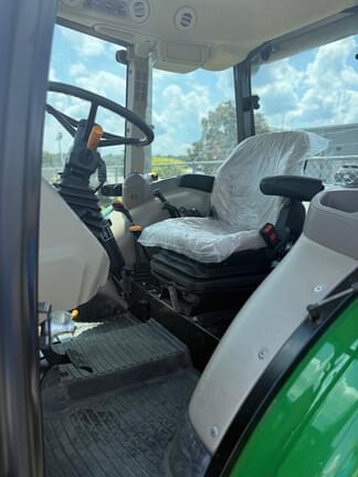 Image of John Deere 5067E equipment image 3