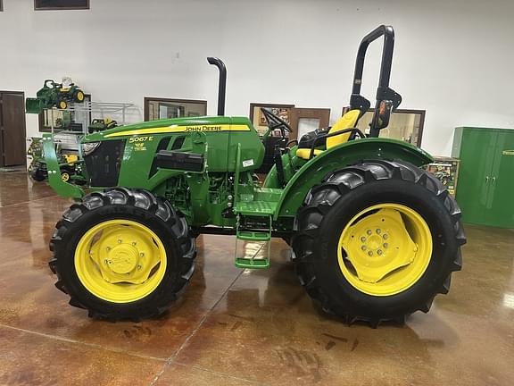 Image of John Deere 5067E equipment image 1