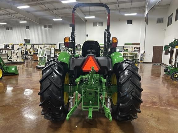 Image of John Deere 5067E equipment image 3