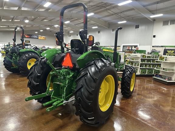Image of John Deere 5067E equipment image 4