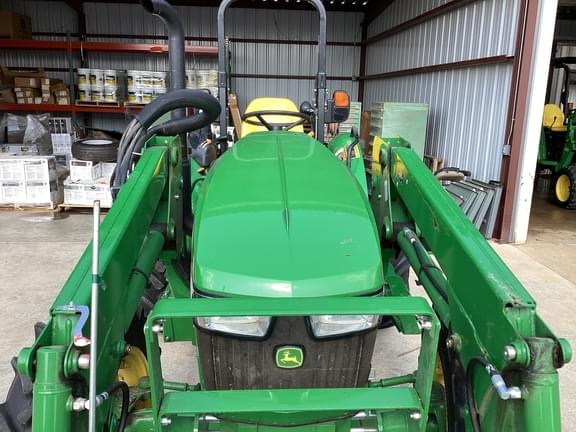 Image of John Deere 5067E equipment image 3