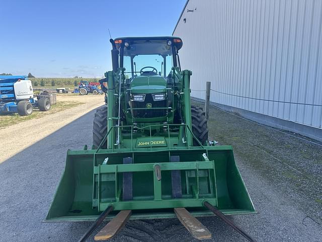 Image of John Deere 5067E equipment image 4