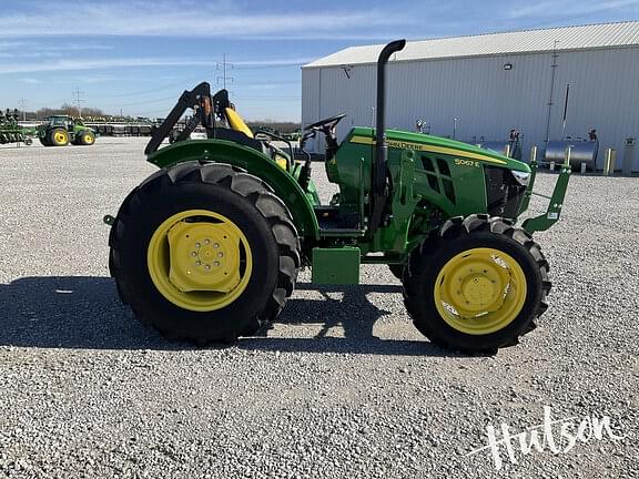 Image of John Deere 5067E equipment image 4