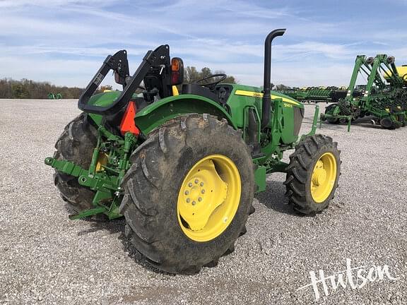 Image of John Deere 5067E equipment image 3