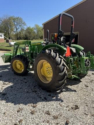 Image of John Deere 5067E equipment image 3