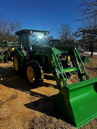 Image of John Deere 5067E equipment image 4