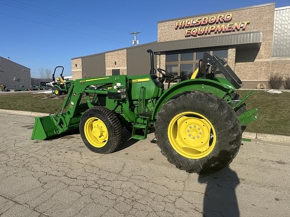 Image of John Deere 5067E equipment image 4