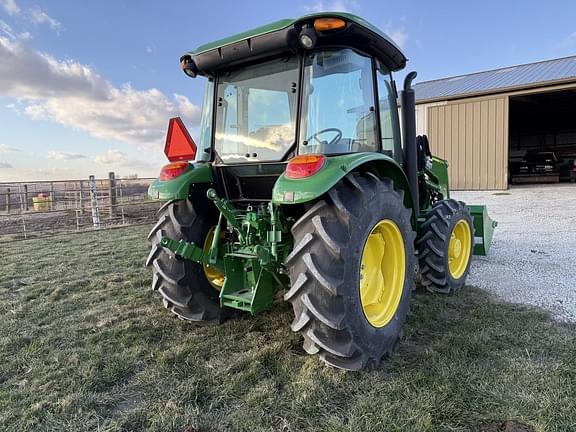 Image of John Deere 5067E equipment image 4