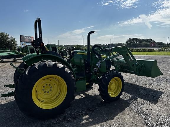 Image of John Deere 5067E equipment image 3