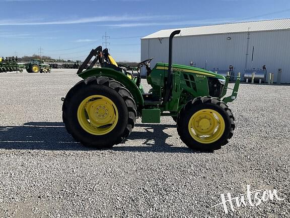 Image of John Deere 5067E equipment image 4