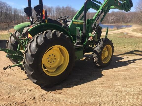Image of John Deere 5067E equipment image 3