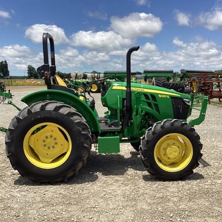 Image of John Deere 5067E equipment image 3
