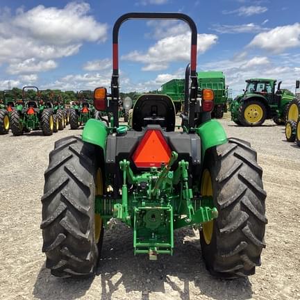 Image of John Deere 5067E equipment image 2