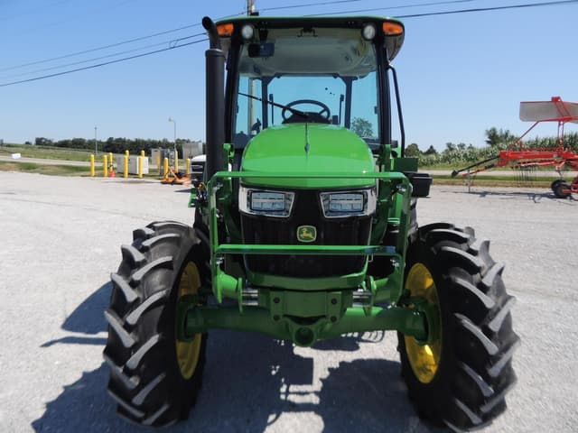 Image of John Deere 5067E equipment image 4