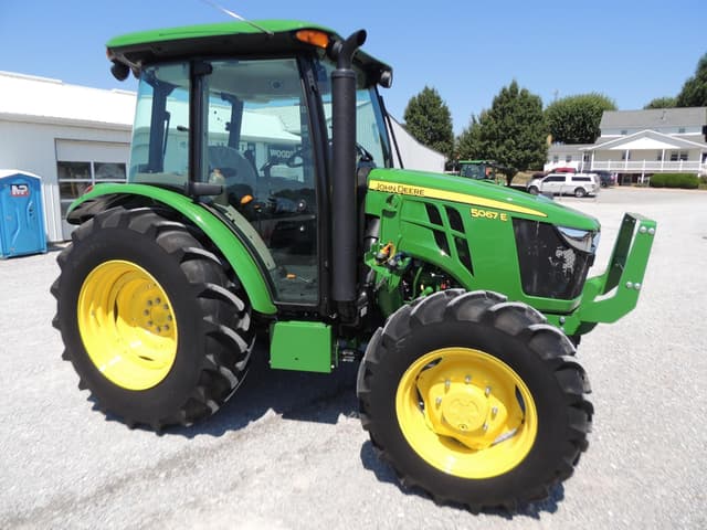 Image of John Deere 5067E equipment image 2