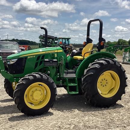 Image of John Deere 5067E equipment image 1