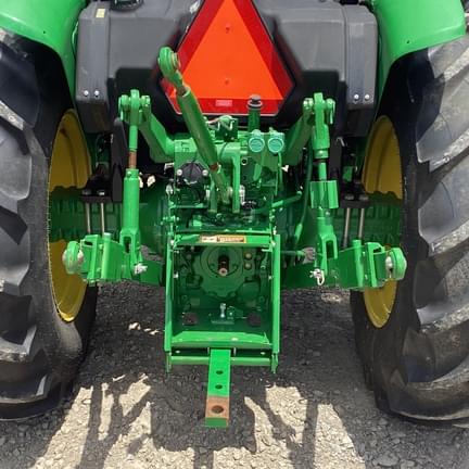 Image of John Deere 5067E equipment image 4