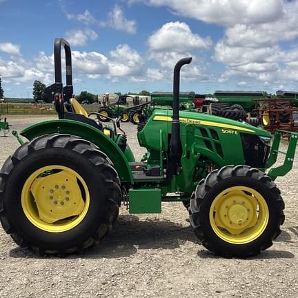 Image of John Deere 5067E equipment image 3