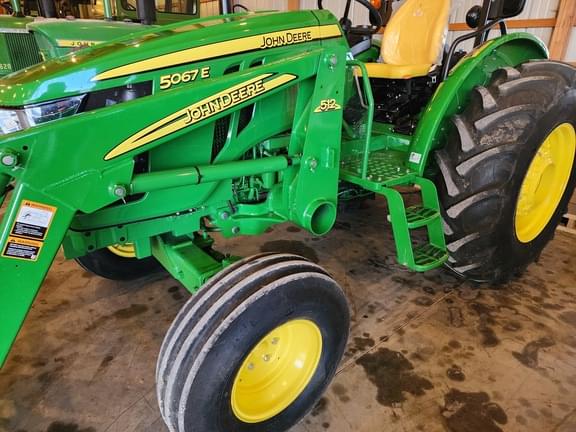 Image of John Deere 5067E equipment image 2