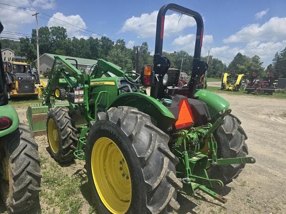 Image of John Deere 5067E equipment image 3