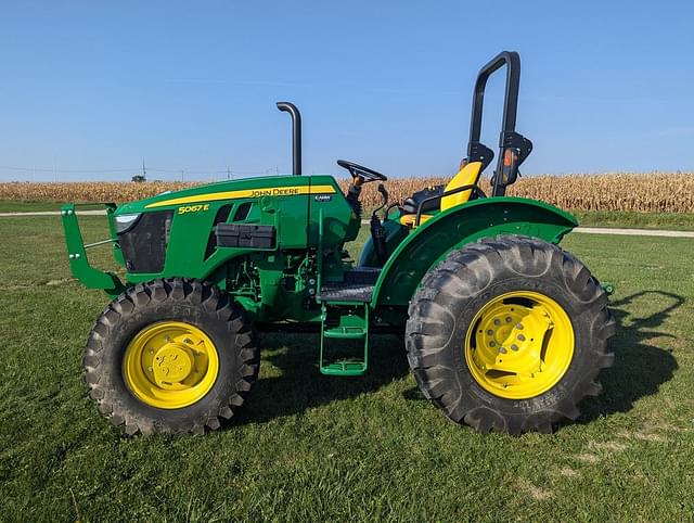 Image of John Deere 5067E equipment image 1