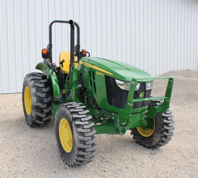 Image of John Deere 5067E equipment image 2